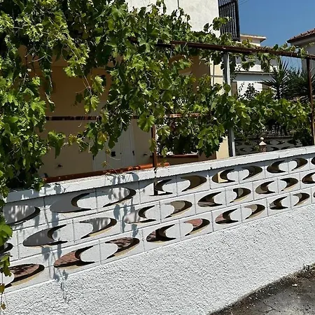 Piano Terra A 3 Min Dal Mare 度假居