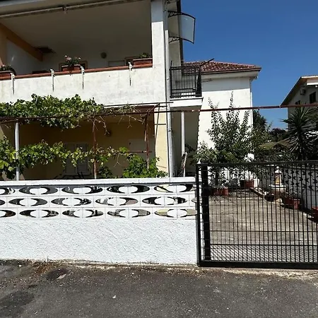 Piano Terra A 3 Min Dal Mare