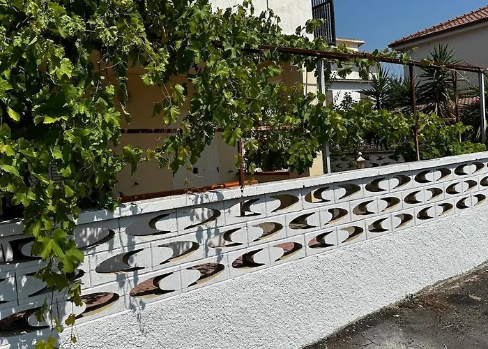 Piano Terra A 3 Min Dal Mare 度假居