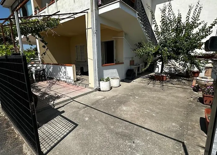 Piano Terra A 3 Min Dal Mare 度假居