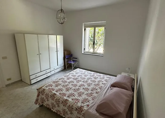 Piano Terra A 3 Min Dal Mare 度假居 *